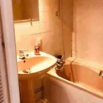 Charming Quiet Big Flat Surrounding Gardens شقة *